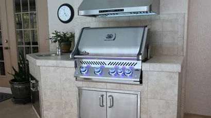 Contemporary Coastal Style Outdoor Kitchen